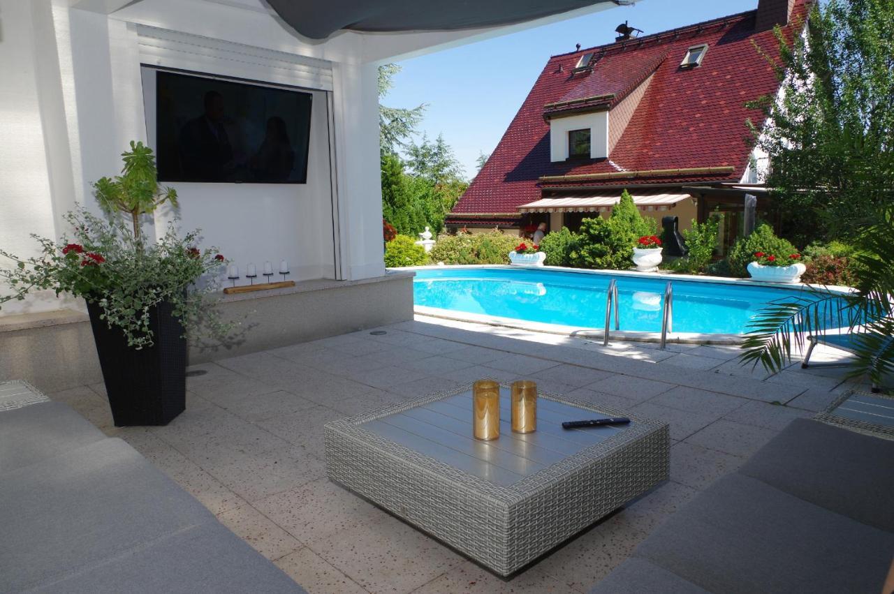 Gaestehaus Gaens - Ferienwohnung Schirgiswalde-Kirschau エクステリア 写真